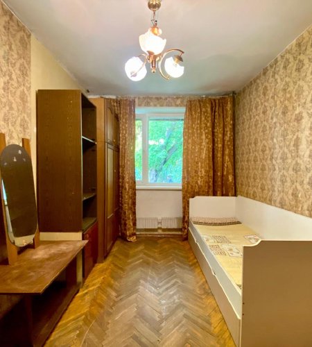 Продается  комната в 3-х к. кв.