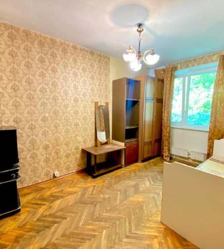 Продается  комната в 3-х к. кв.