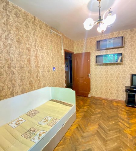 Продается  комната в 3-х к. кв.