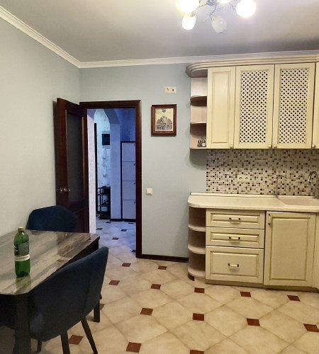 1-к. кв., евроремонт, ж/д 10 мин